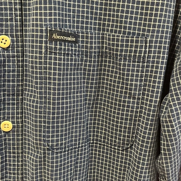 Abercrombie & Fitch men’s button down shirt size medium. - Picture 4 of 7